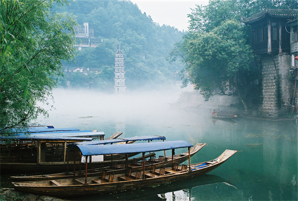韶山、张家界、天门山、墨戎苗寨、凤凰古城双
